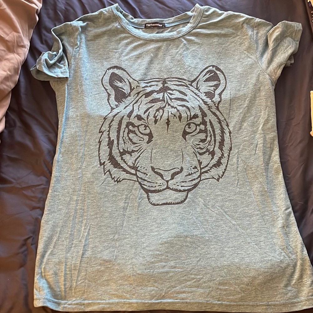 Blue tiger shirt - large size